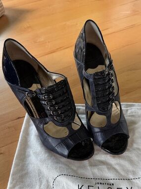 Jonathan Kelsey Black Patent Croc Embossed Multi Buckle Heels 37 peep toe heels